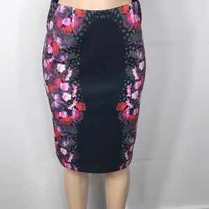 Beautiful Floral Guess Pencil skirt size large